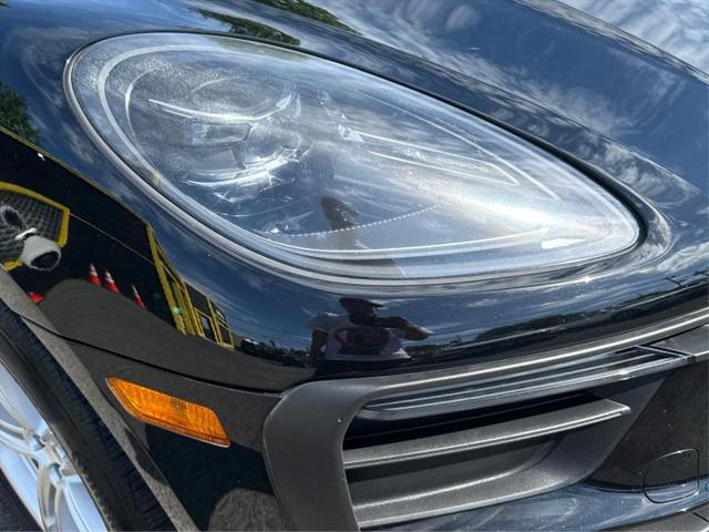2022 Porsche Macan Base