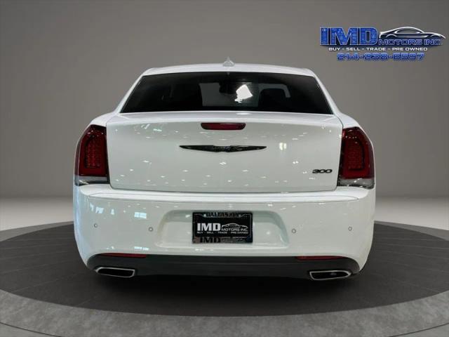 2023 Chrysler 300 Touring L
