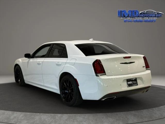 2023 Chrysler 300 Touring L