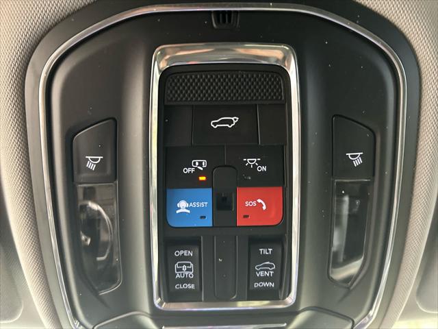 2023 Jeep Grand Cherokee Laredo 4x4