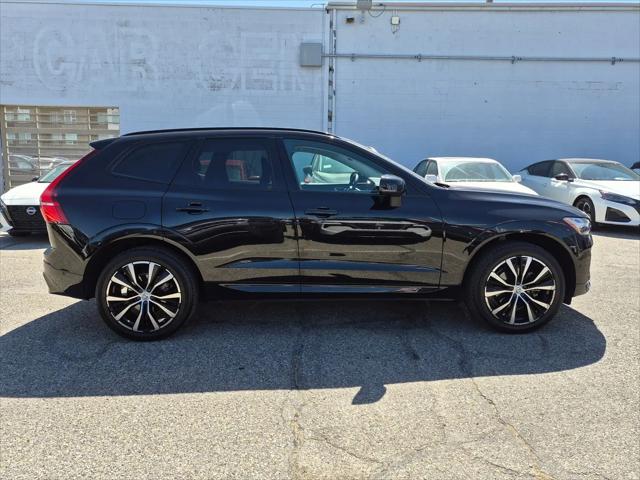 2023 Volvo XC60 B5 Plus Dark Theme