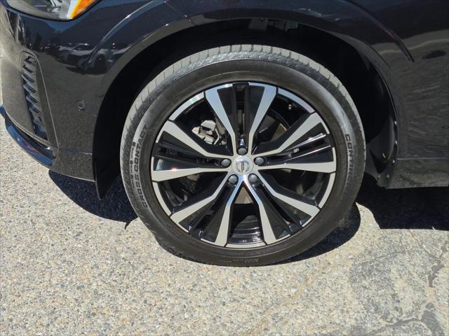 2023 Volvo XC60 B5 Plus Dark Theme