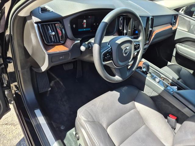 2023 Volvo XC60 B5 Plus Dark Theme