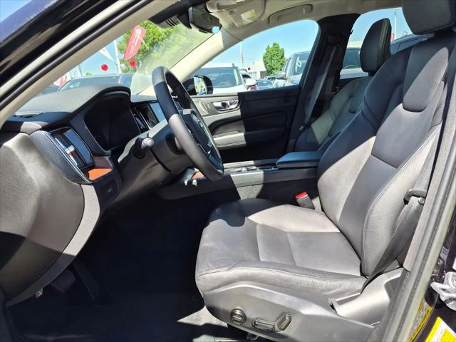 2023 Volvo XC60 B5 Plus Dark Theme