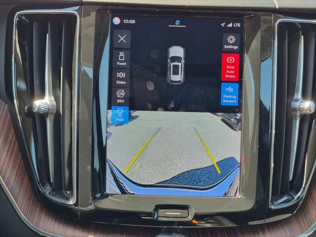 2023 Volvo XC60 B5 Plus Dark Theme
