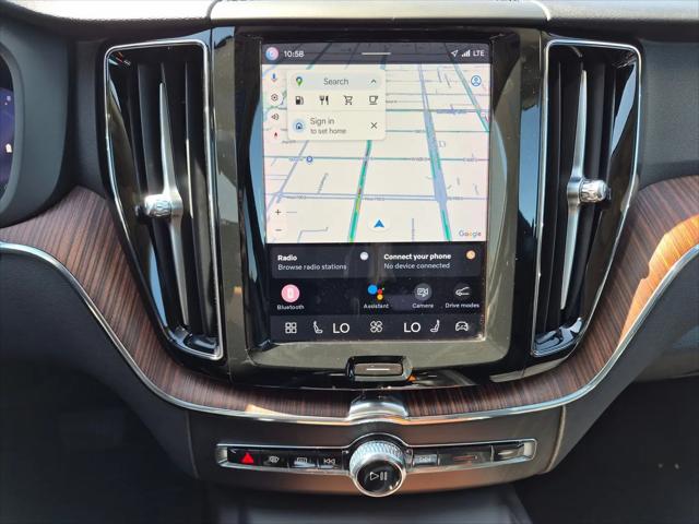 2023 Volvo XC60 B5 Plus Dark Theme