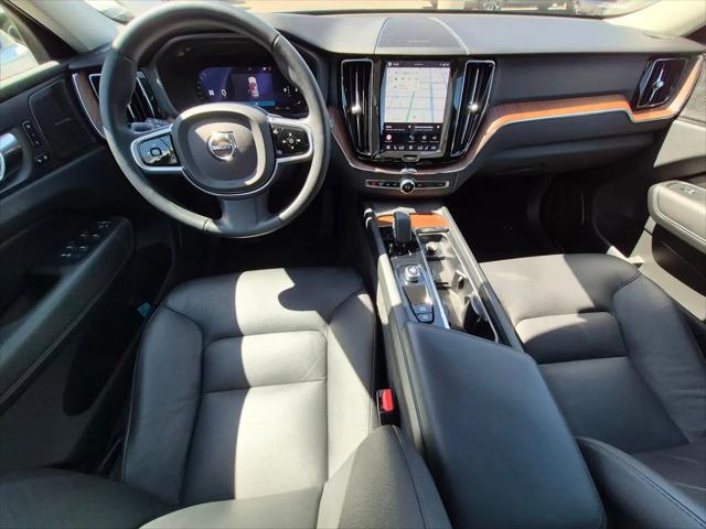 2023 Volvo XC60 B5 Plus Dark Theme
