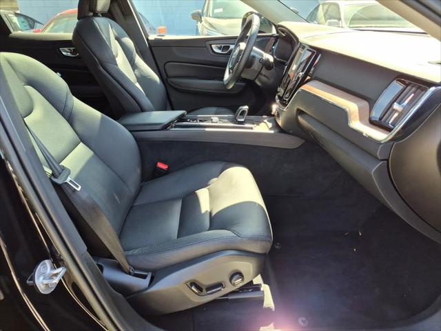 2023 Volvo XC60 B5 Plus Dark Theme