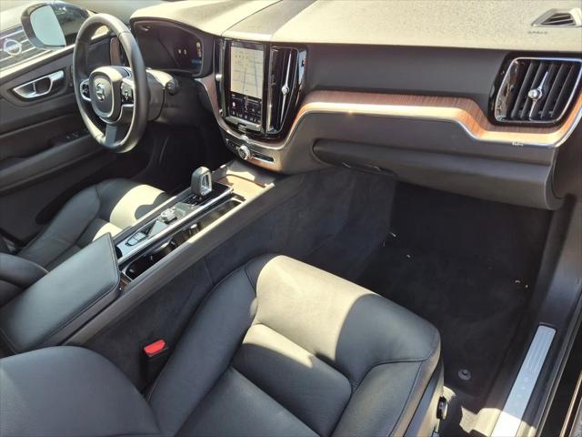 2023 Volvo XC60 B5 Plus Dark Theme