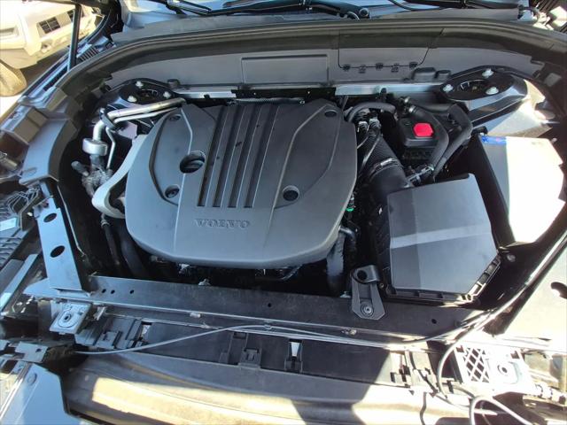 2023 Volvo XC60 B5 Plus Dark Theme