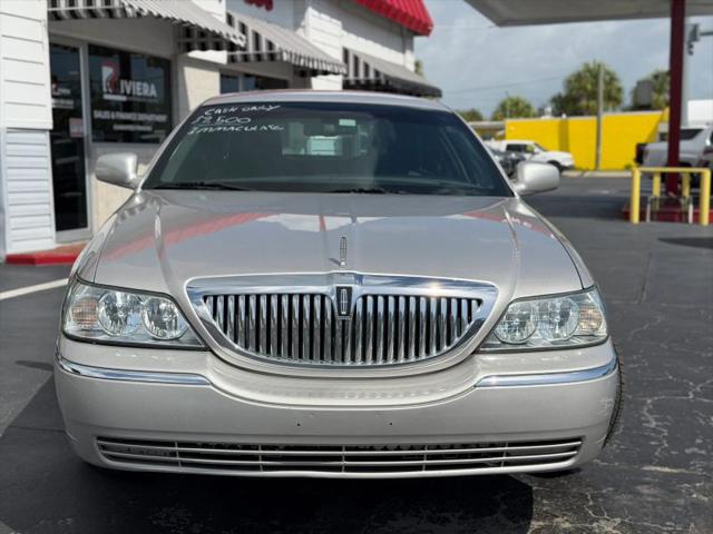 2011 Lincoln Town Car Signature Limited