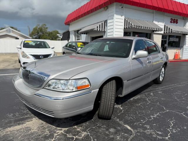 2011 Lincoln Town Car Signature Limited