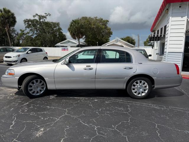 2011 Lincoln Town Car Signature Limited