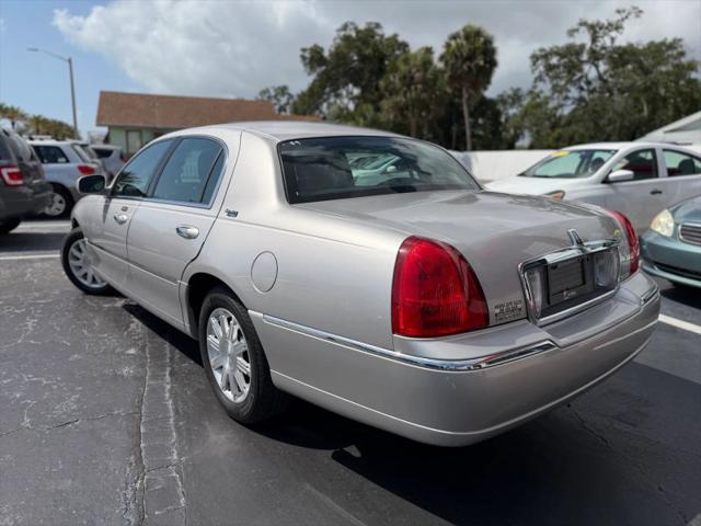 2011 Lincoln Town Car Signature Limited