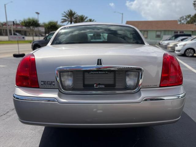2011 Lincoln Town Car Signature Limited
