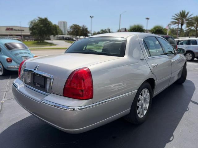 2011 Lincoln Town Car Signature Limited