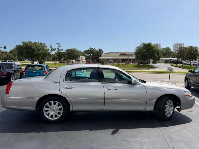 2011 Lincoln Town Car Signature Limited