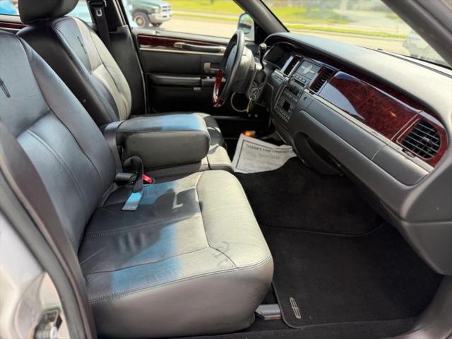 2011 Lincoln Town Car Signature Limited