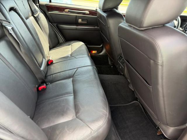 2011 Lincoln Town Car Signature Limited