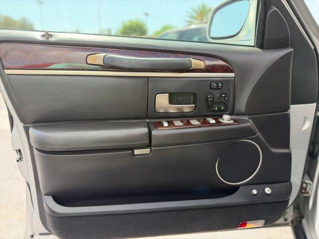 2011 Lincoln Town Car Signature Limited