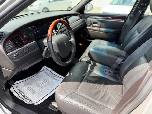 2011 Lincoln Town Car Signature Limited