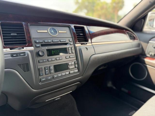 2011 Lincoln Town Car Signature Limited