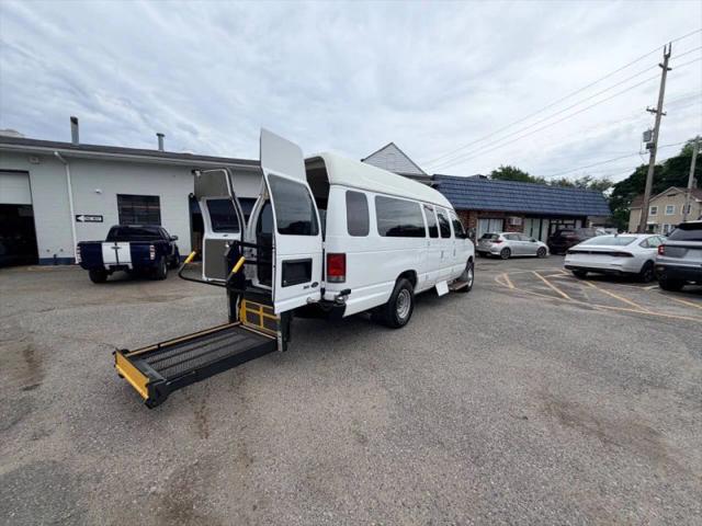 2014 Ford E-350 Super Duty Base
