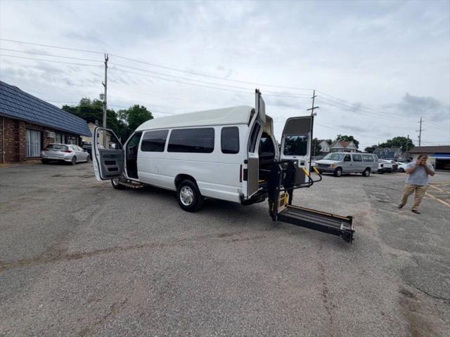2014 Ford E-350 Super Duty Base