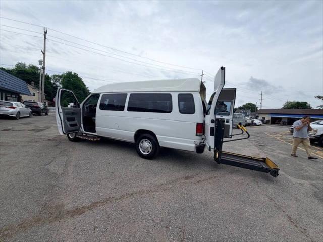 2014 Ford E-350 Super Duty Base