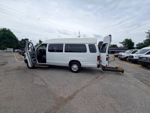 2014 Ford E-350 Super Duty Base