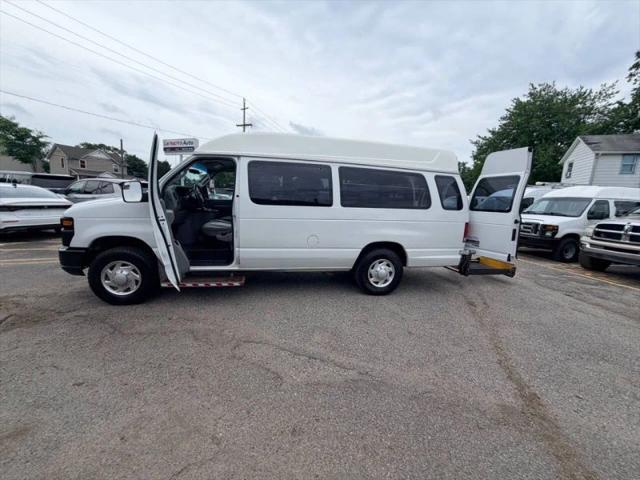 2014 Ford E-350 Super Duty Base