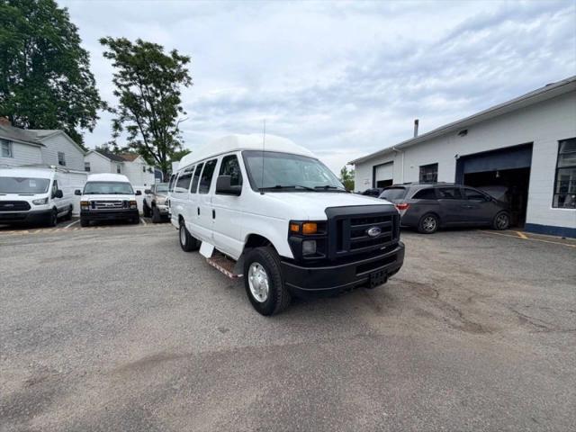 2014 Ford E-350 Super Duty Base