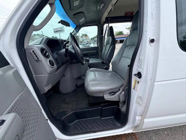 2014 Ford E-350 Super Duty Base
