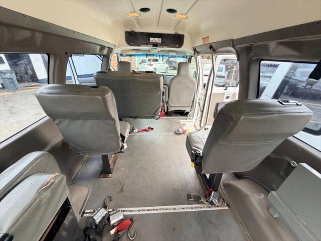 2014 Ford E-350 Super Duty Base