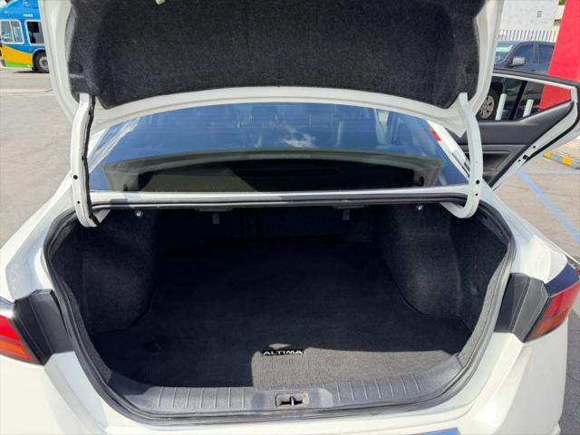 2022 Nissan Altima SR FWD