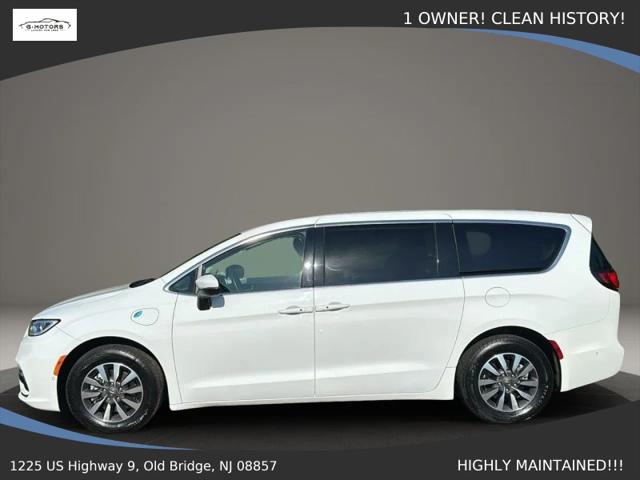 2023 Chrysler Pacifica Hybrid Touring L