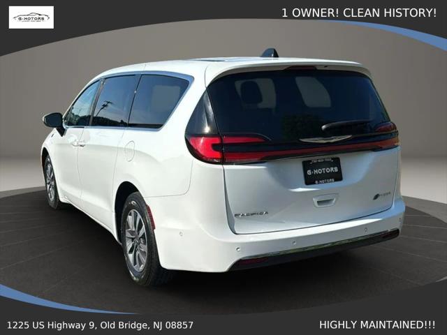 2023 Chrysler Pacifica Hybrid Touring L
