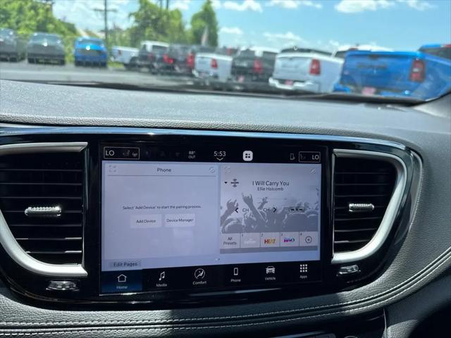 2026 Chrysler Pacifica Select