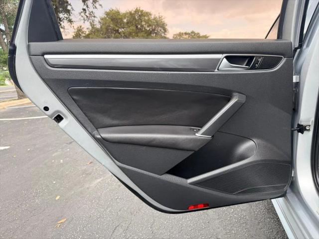 2017 Volkswagen Passat 1.8T R-Line