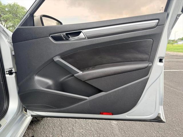 2017 Volkswagen Passat 1.8T R-Line