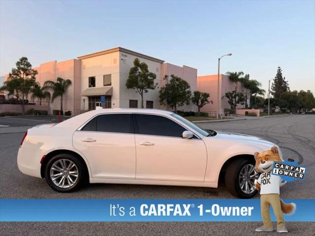 2021 Chrysler 300 Touring L
