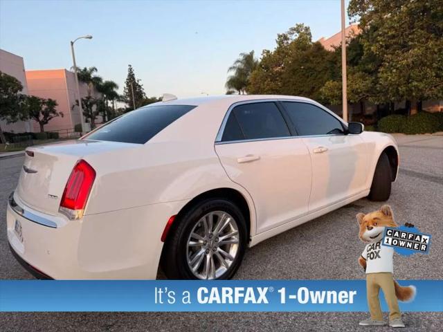 2021 Chrysler 300 Touring L