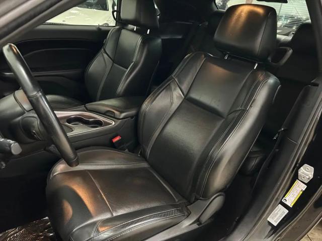2017 Dodge Challenger SXT Plus