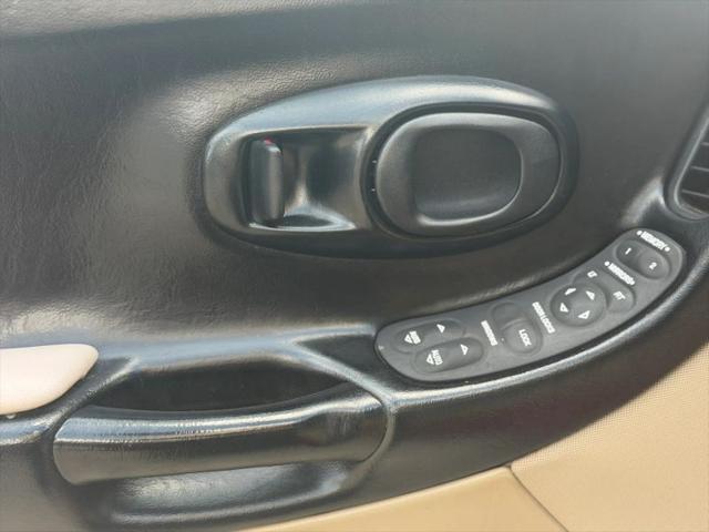2004 Chevrolet Corvette Base
