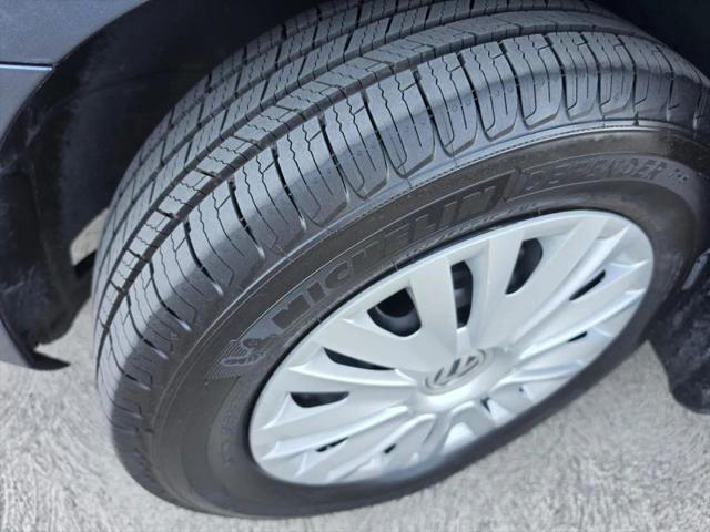 2013 Volkswagen Golf 2.5L 4-Door