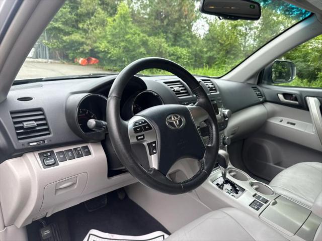 2011 Toyota Highlander SE V6