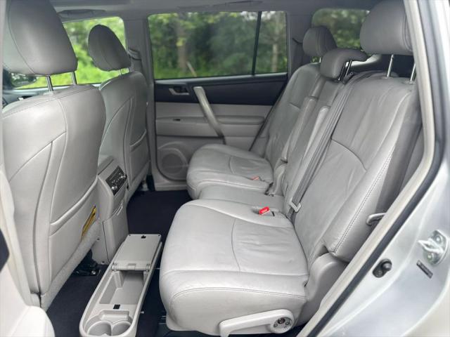 2011 Toyota Highlander SE V6