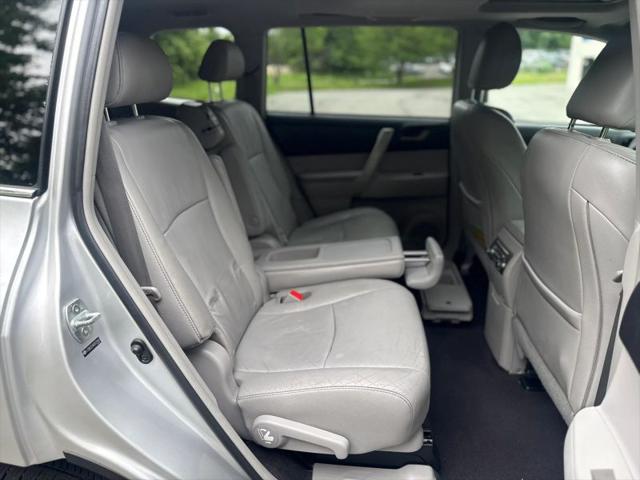 2011 Toyota Highlander SE V6