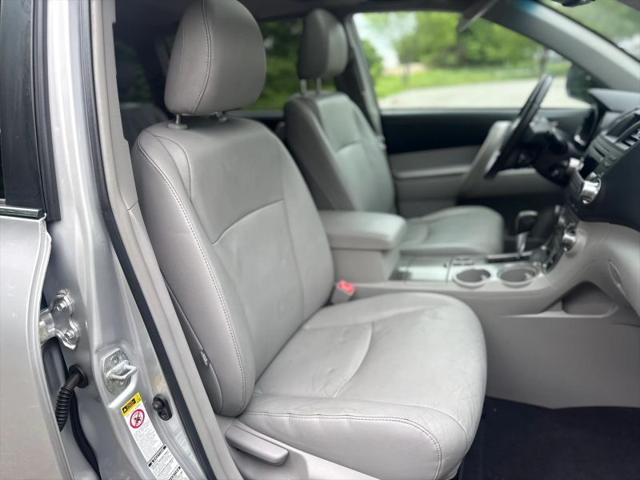 2011 Toyota Highlander SE V6