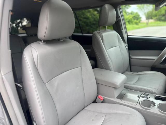 2011 Toyota Highlander SE V6